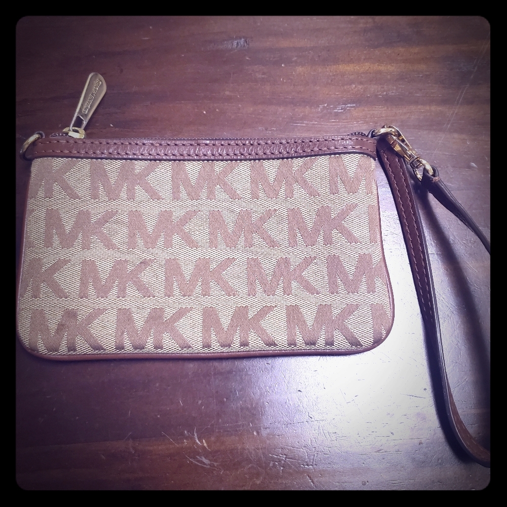 Michael Kors wristlet